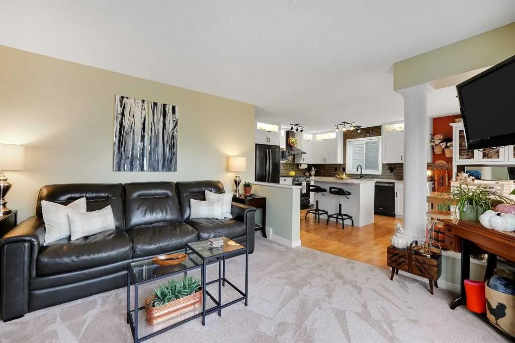 87 Springs Crescent SE