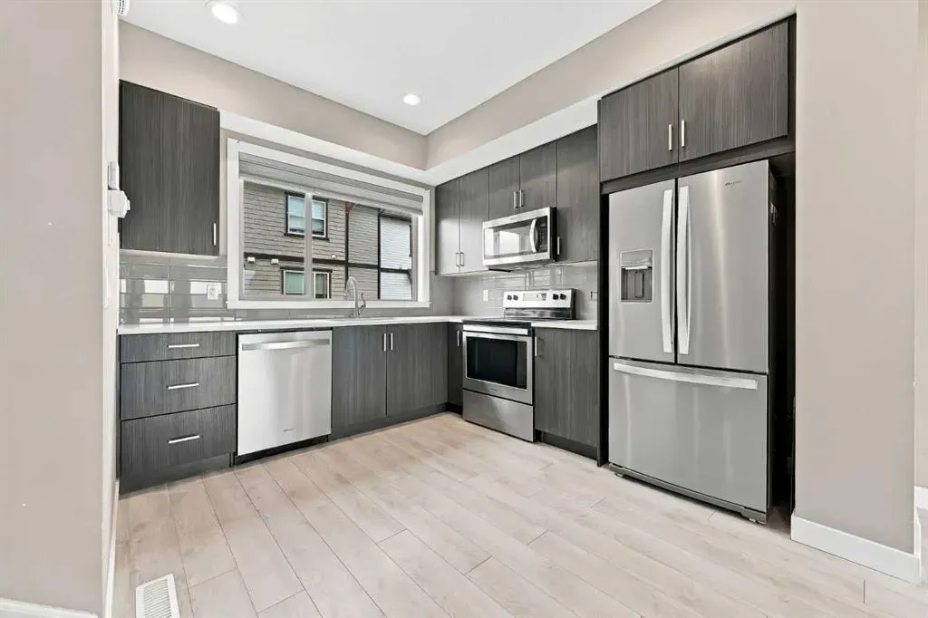 32 Horseshoe Crescent #1604