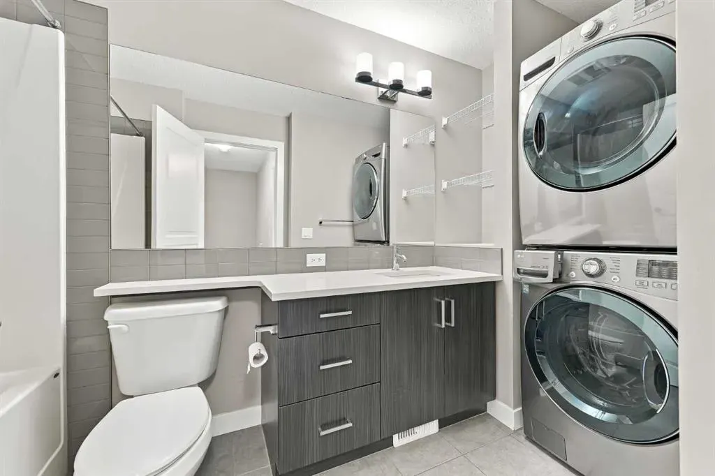 32 Horseshoe Crescent #1604