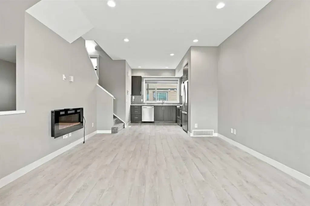 32 Horseshoe Crescent #1604