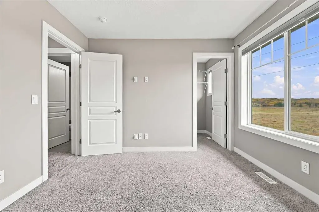 32 Horseshoe Crescent #1604