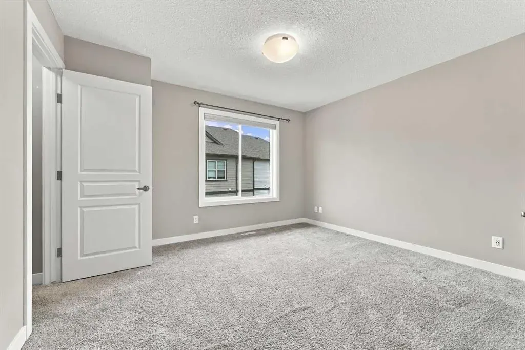 32 Horseshoe Crescent #1604