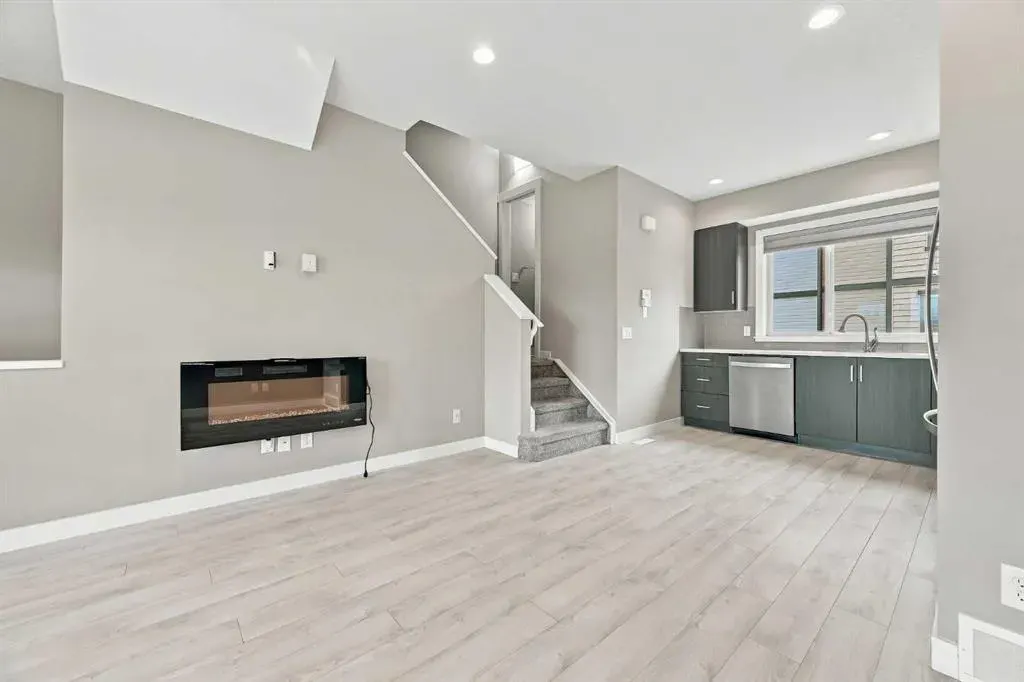 32 Horseshoe Crescent #1604