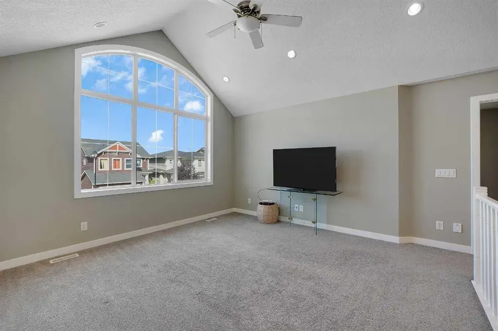 222 Bayside Loop SW