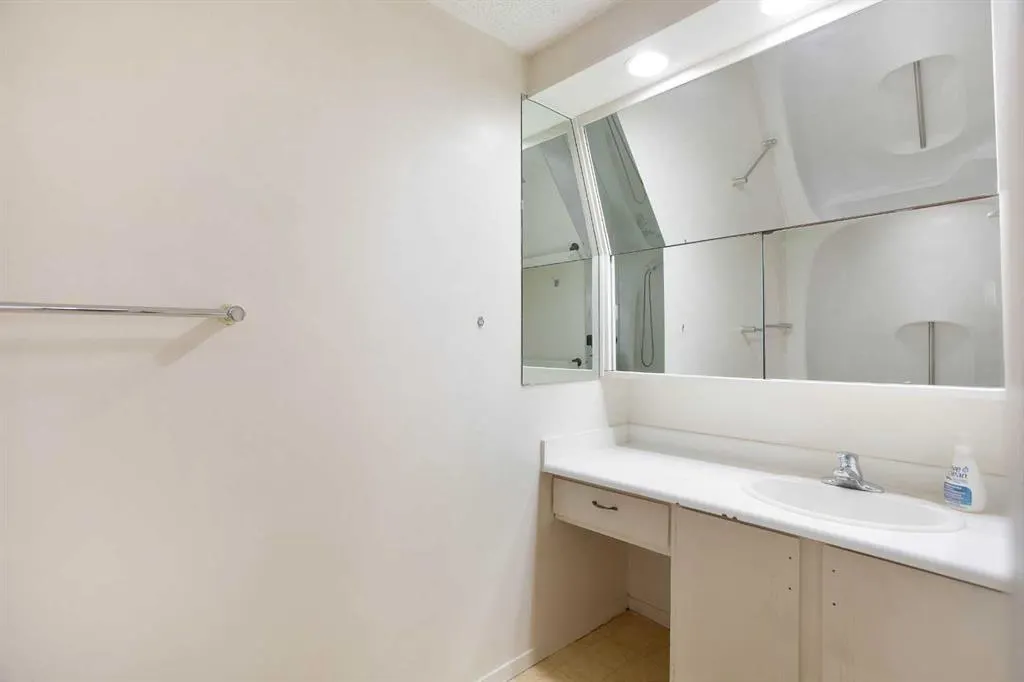 624 2 Avenue NW #5