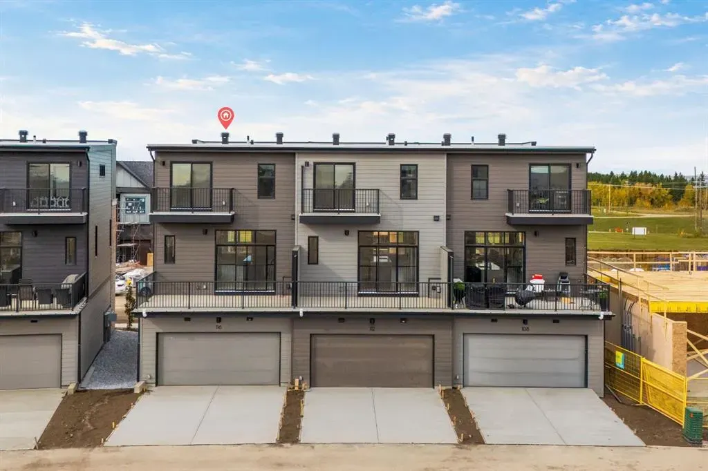 116 Greenwich Drive NW