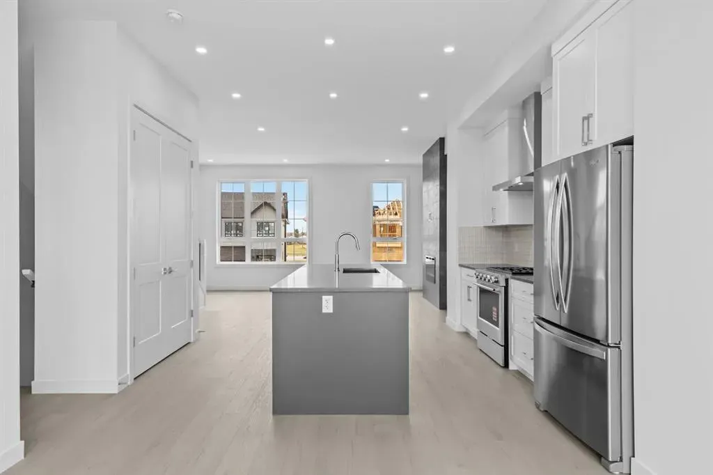 116 Greenwich Drive NW