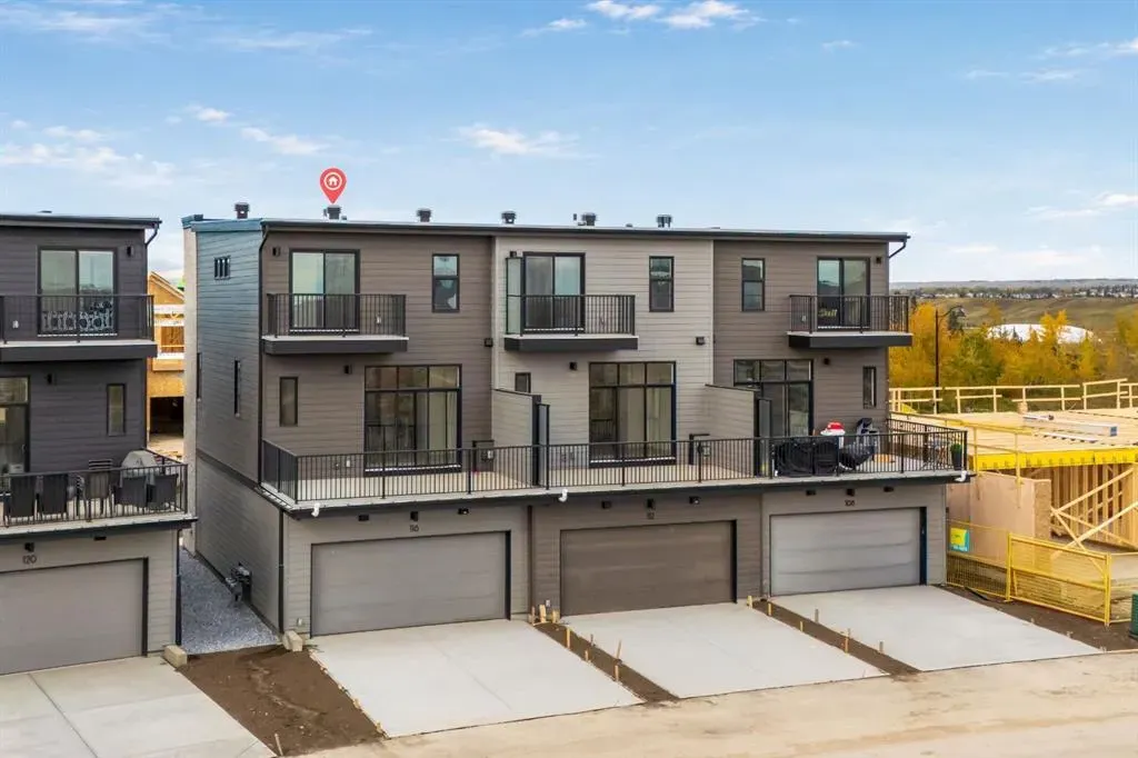 116 Greenwich Drive NW