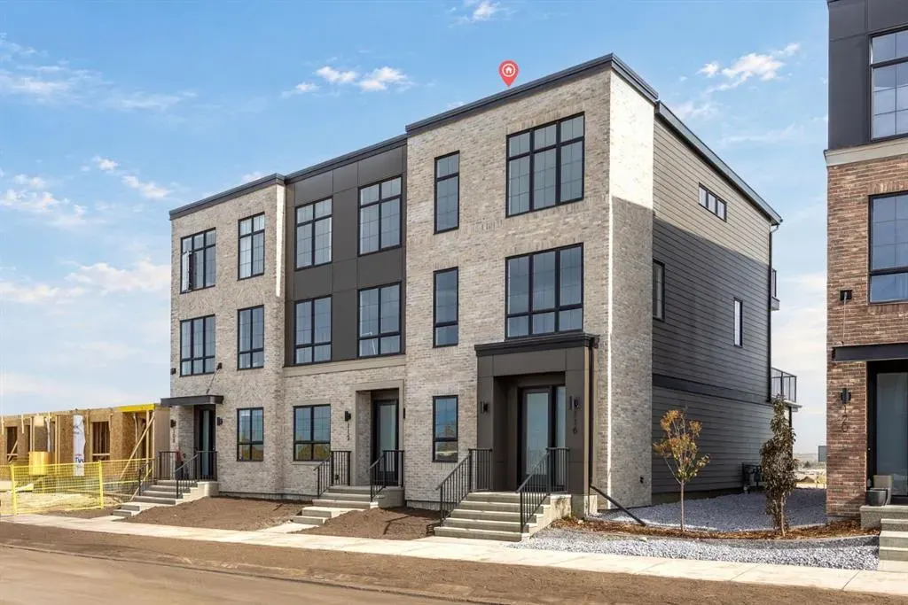116 Greenwich Drive NW