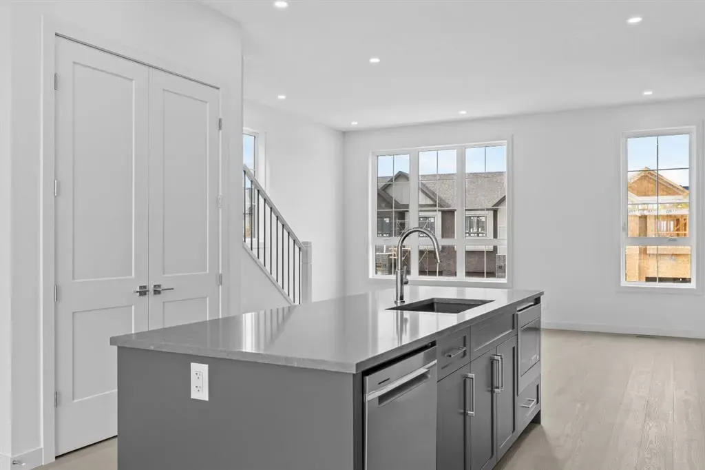 116 Greenwich Drive NW