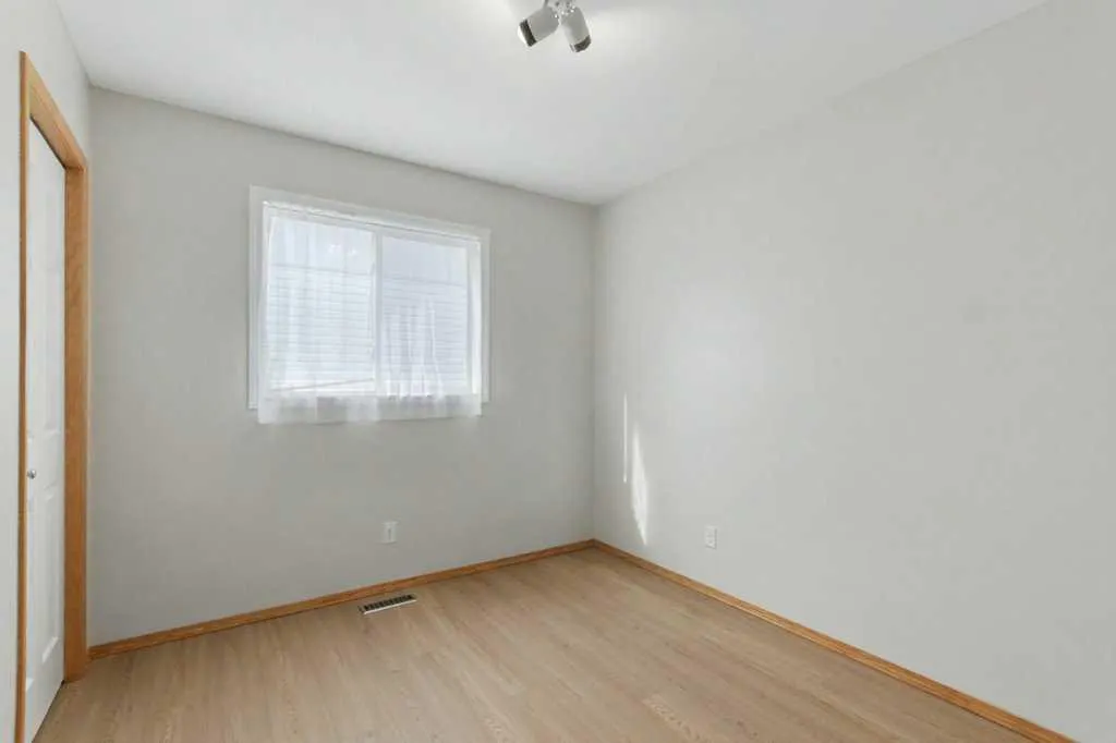 16 Nesbitt Avenue