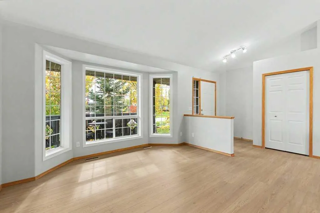 16 Nesbitt Avenue