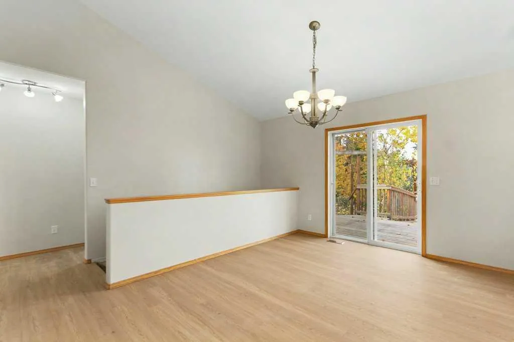 16 Nesbitt Avenue