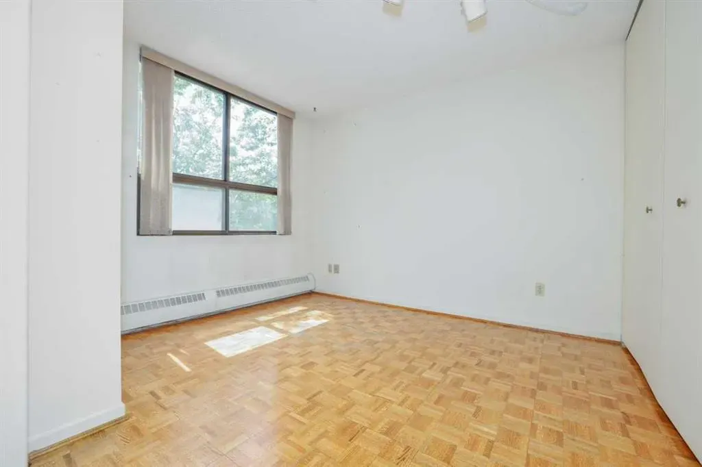 80 Point Mckay Crescent NW #208