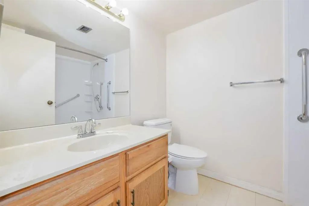 80 Point Mckay Crescent NW #208
