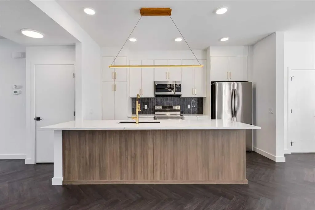 2421 Creeker Lane