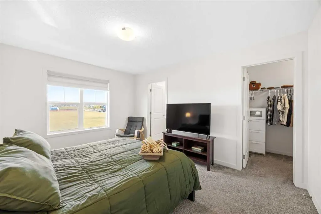 251 Chinook Gate Boulevard SW