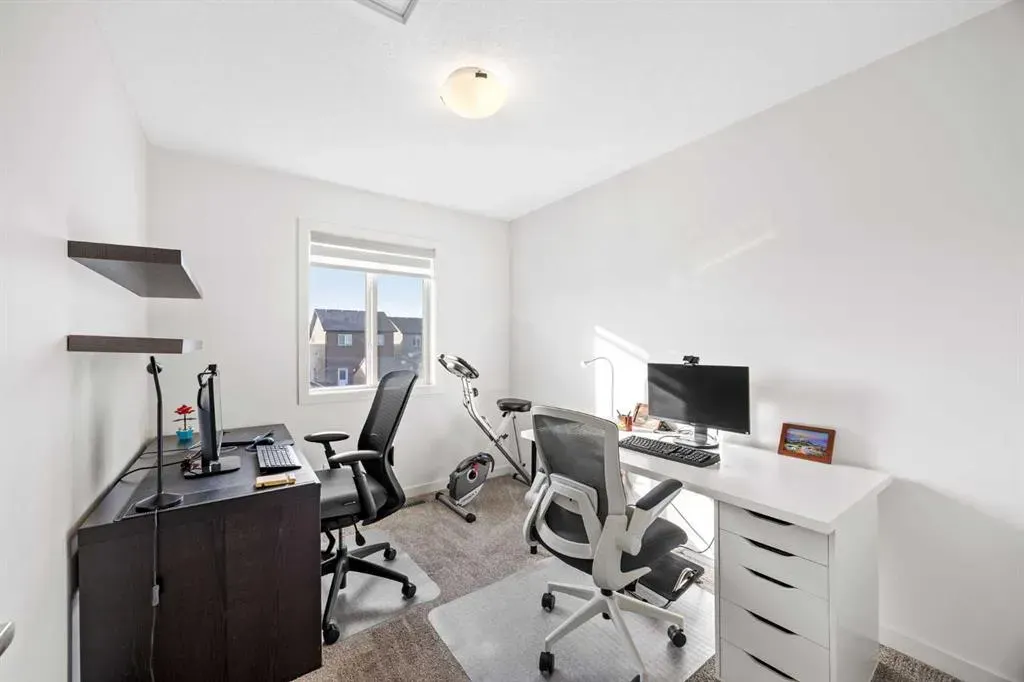 251 Chinook Gate Boulevard SW