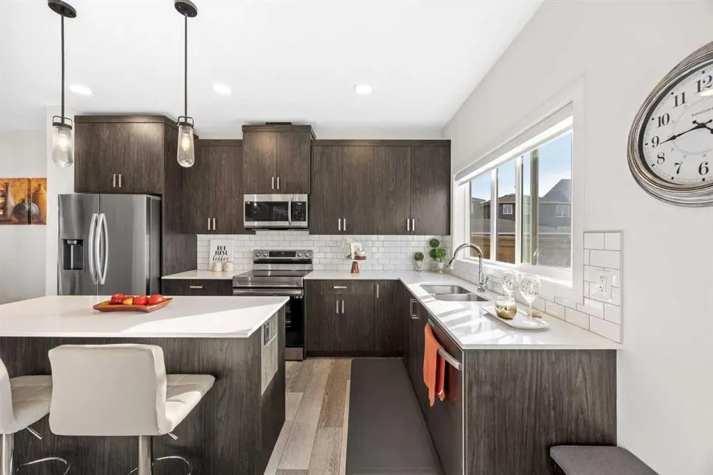 251 Chinook Gate Boulevard SW