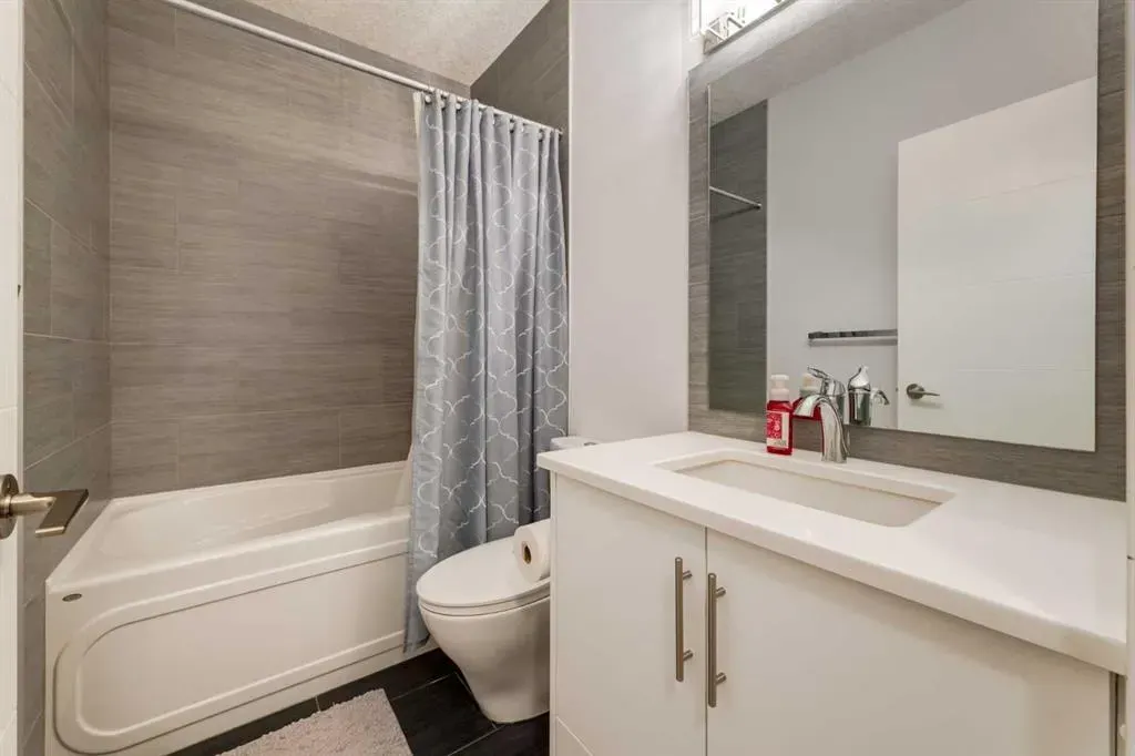 306 12 Avenue NE #1