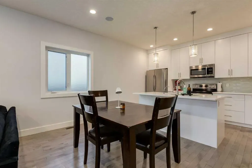 306 12 Avenue NE #1
