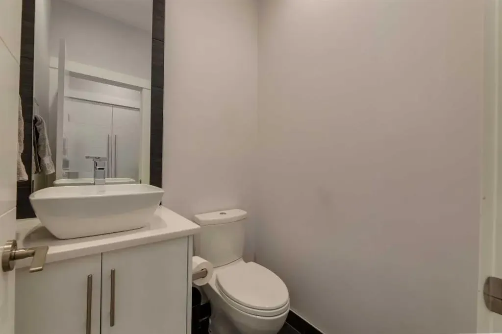 306 12 Avenue NE #1