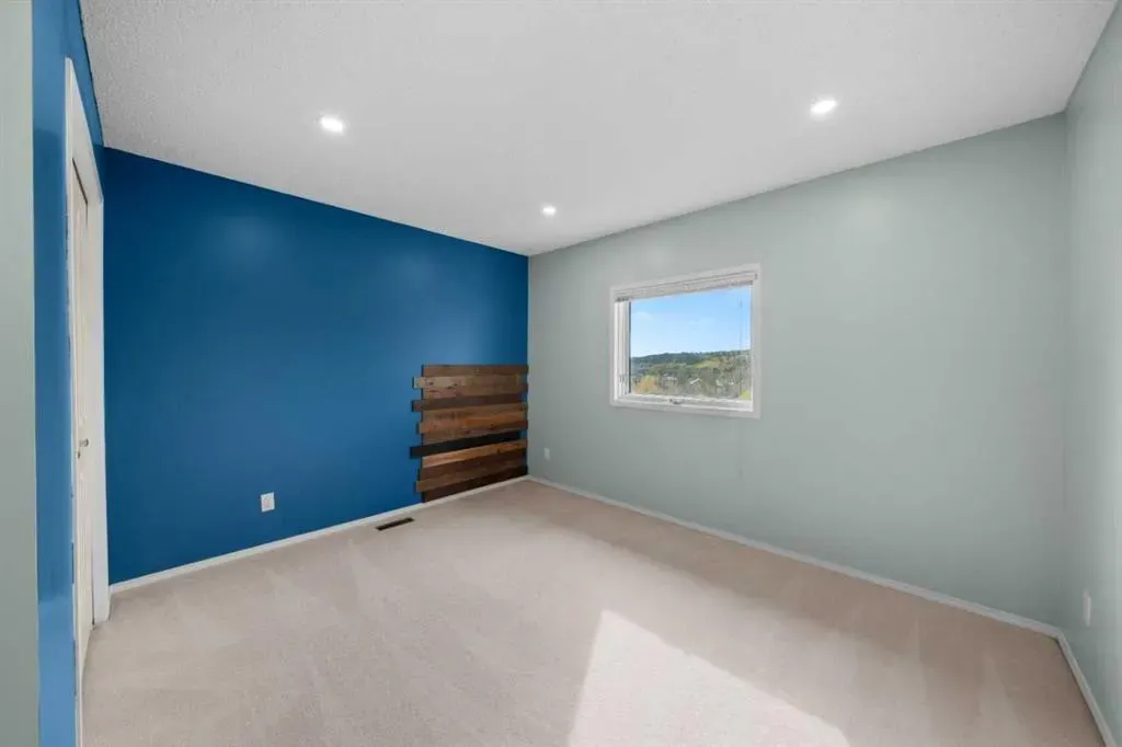 52 West Mitford Crescent