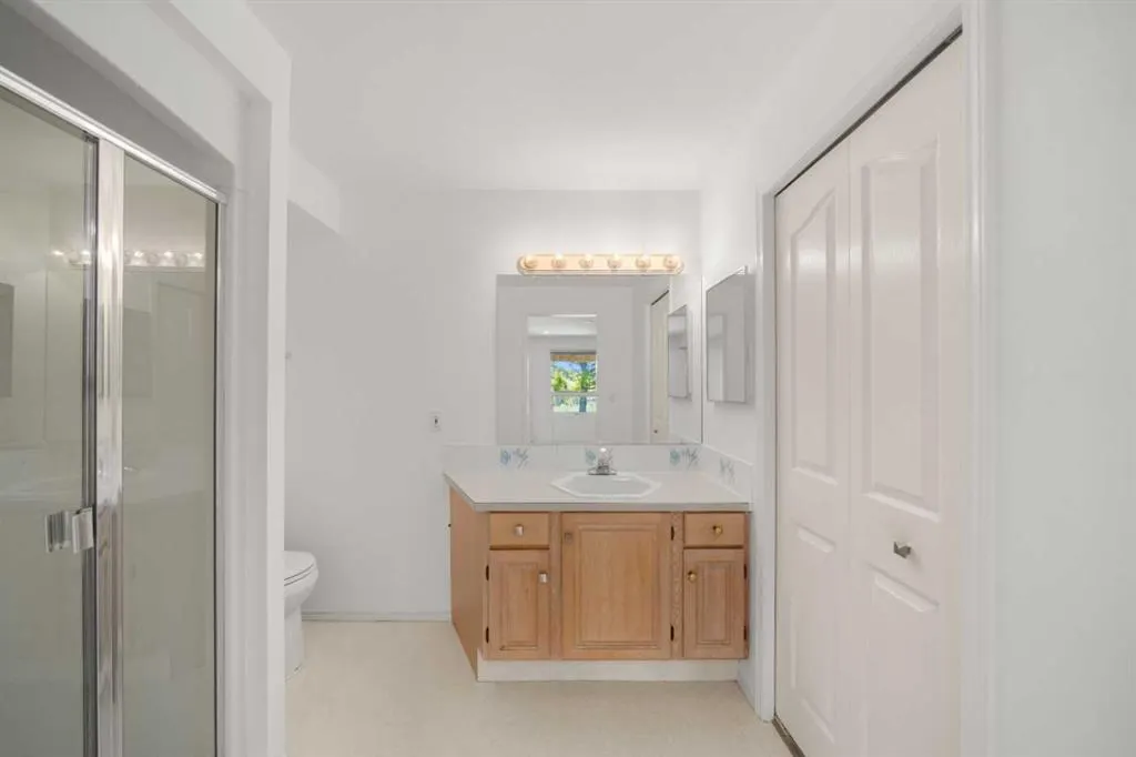 52 West Mitford Crescent
