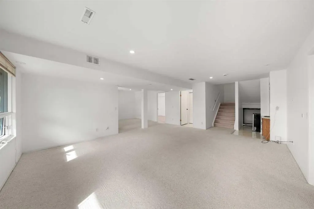 52 West Mitford Crescent