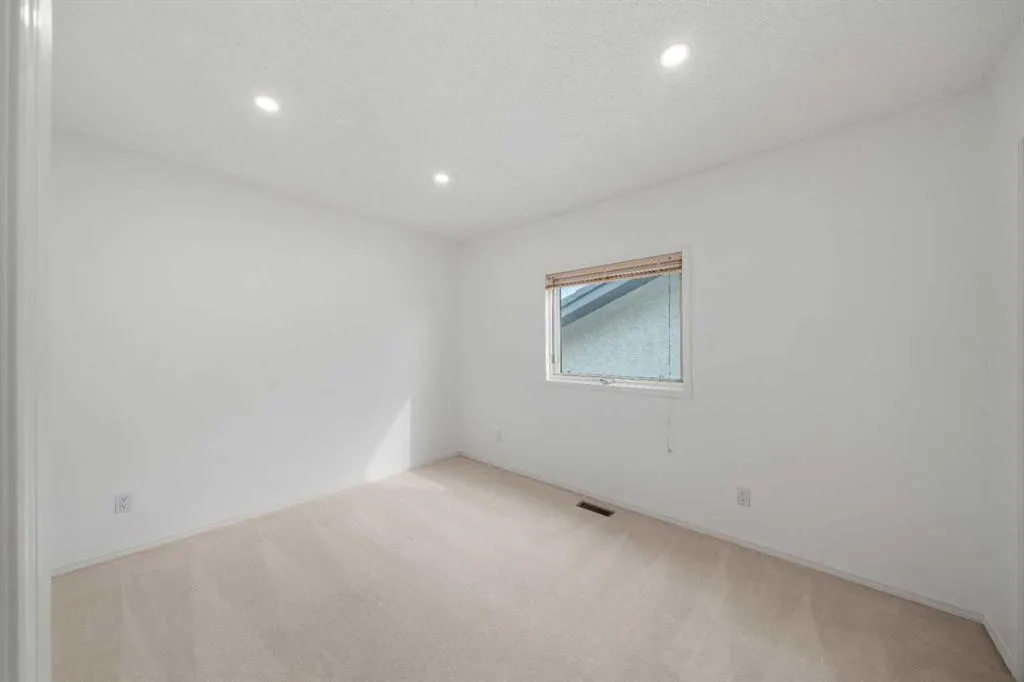 52 West Mitford Crescent