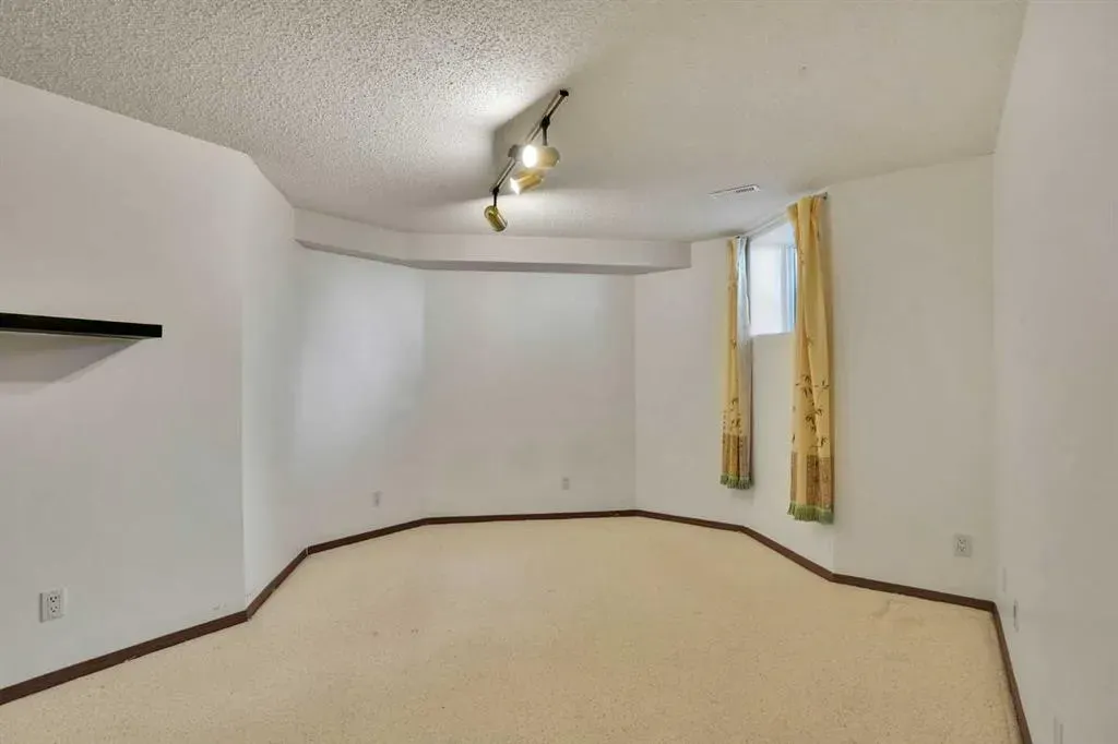 88 Edelweiss Drive NW