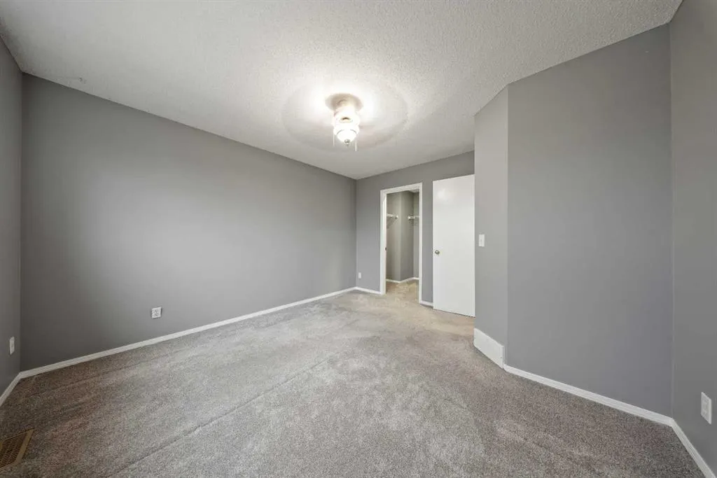 13 Country Hills Rise NW