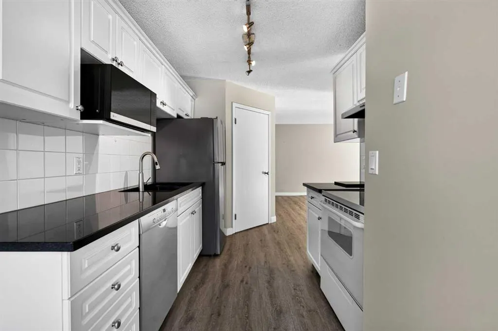 835 19 Avenue SW #105