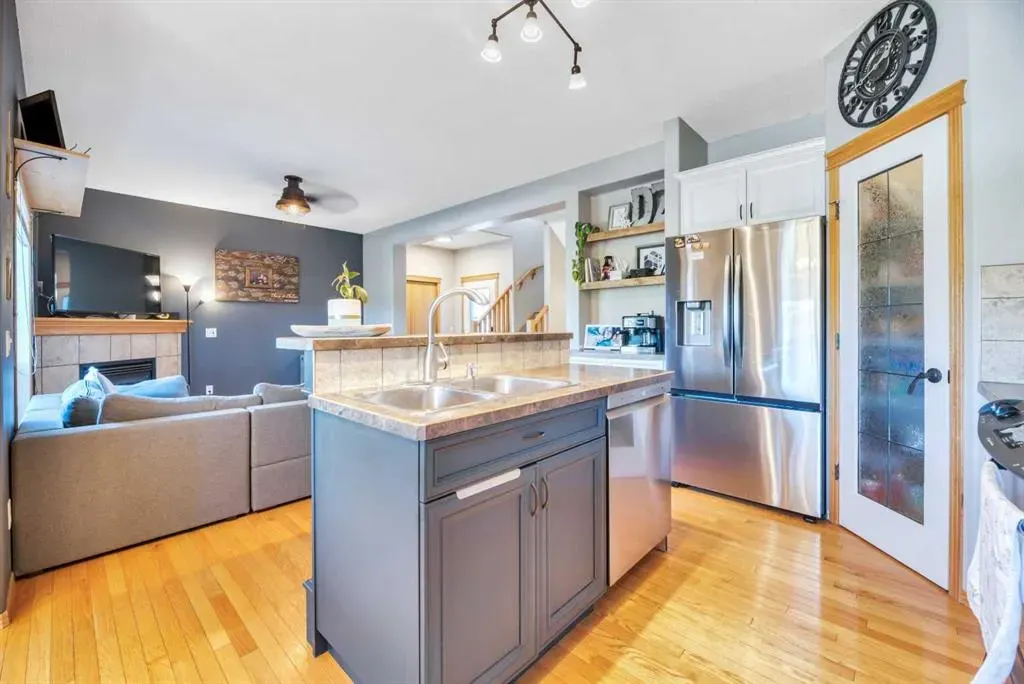 148 Aspen Creek Crescent