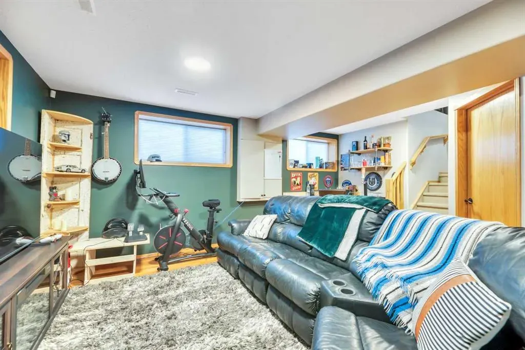 148 Aspen Creek Crescent