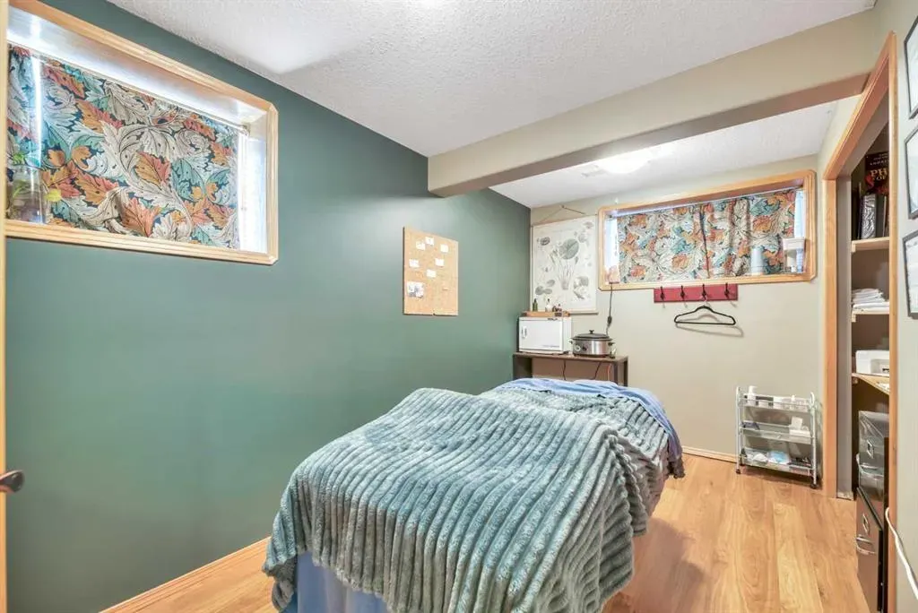 148 Aspen Creek Crescent