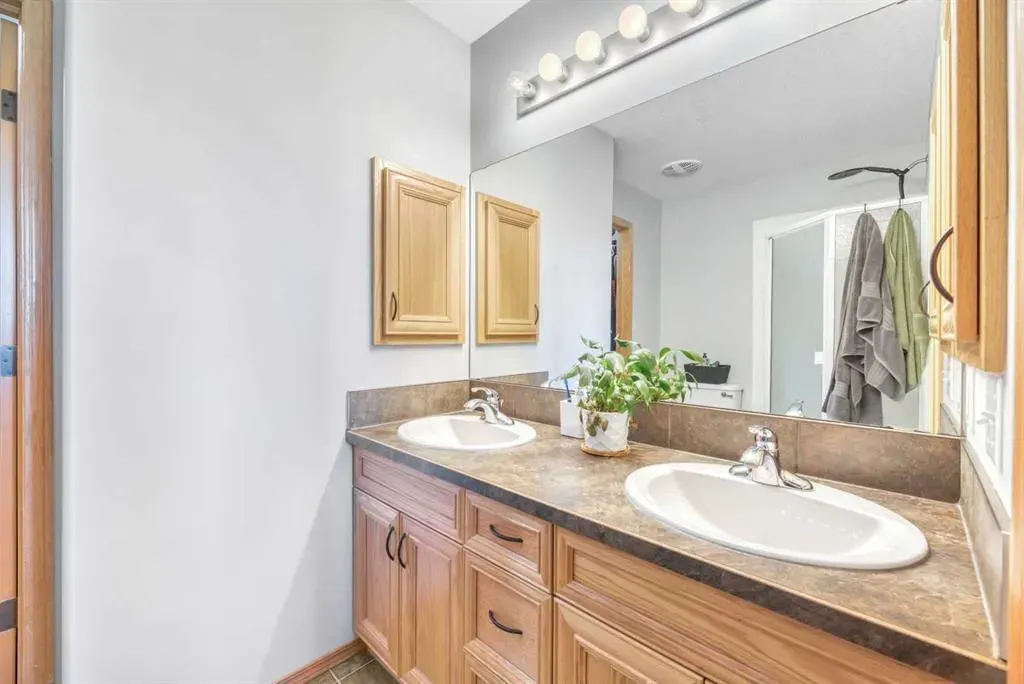 148 Aspen Creek Crescent