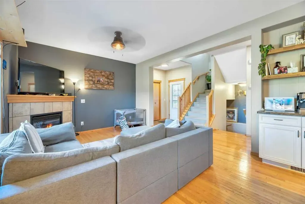 148 Aspen Creek Crescent