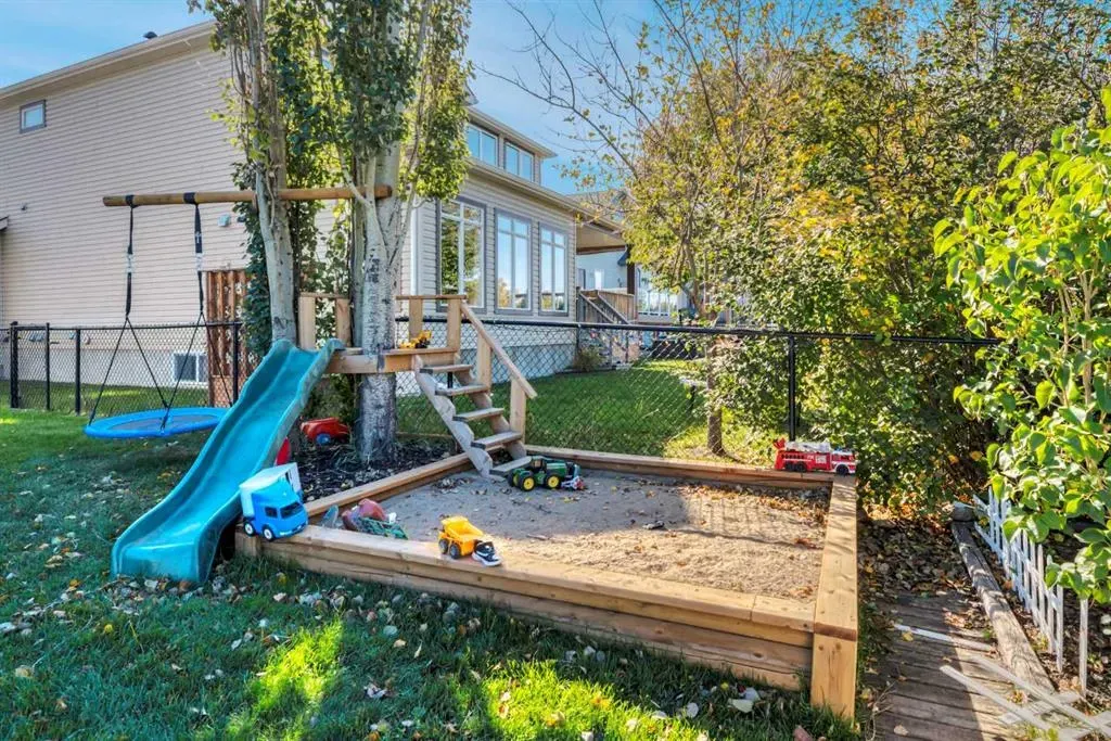 148 Aspen Creek Crescent