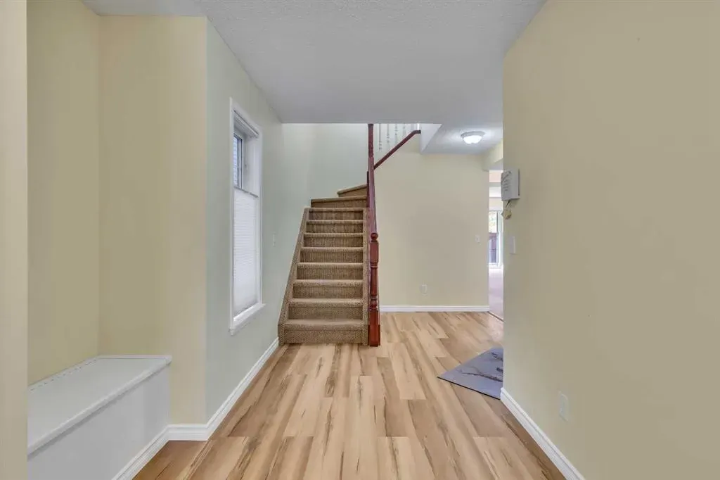 140 Valley Ridge Heights NW