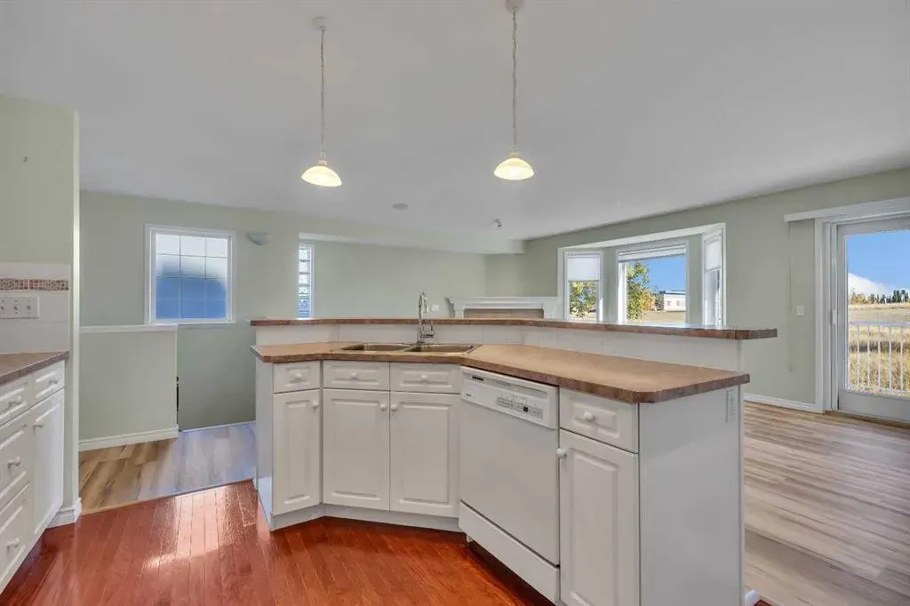 140 Valley Ridge Heights NW