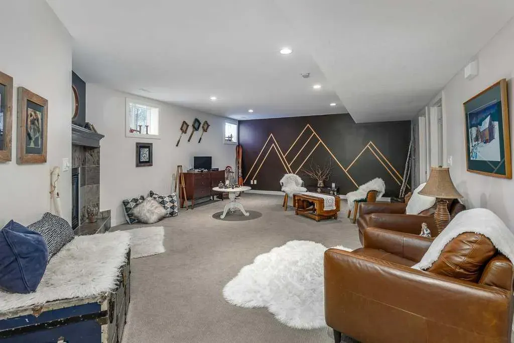 312 Crawford Close