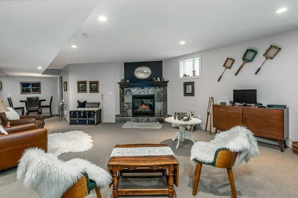 312 Crawford Close