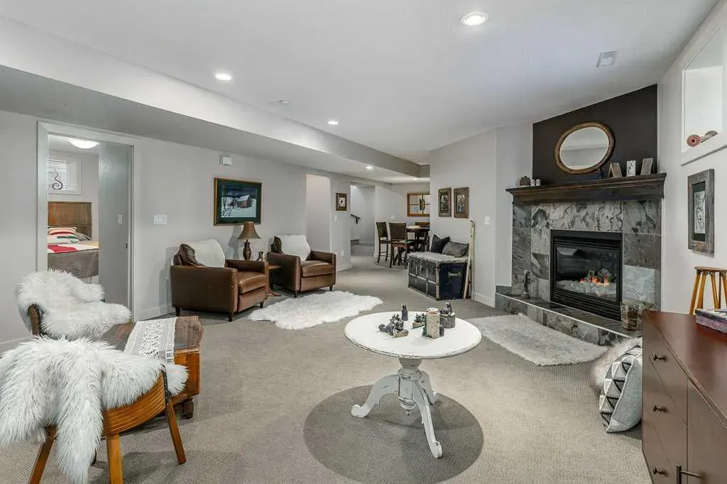 312 Crawford Close