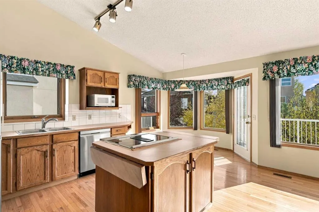 51 Edgebrook Circle NW