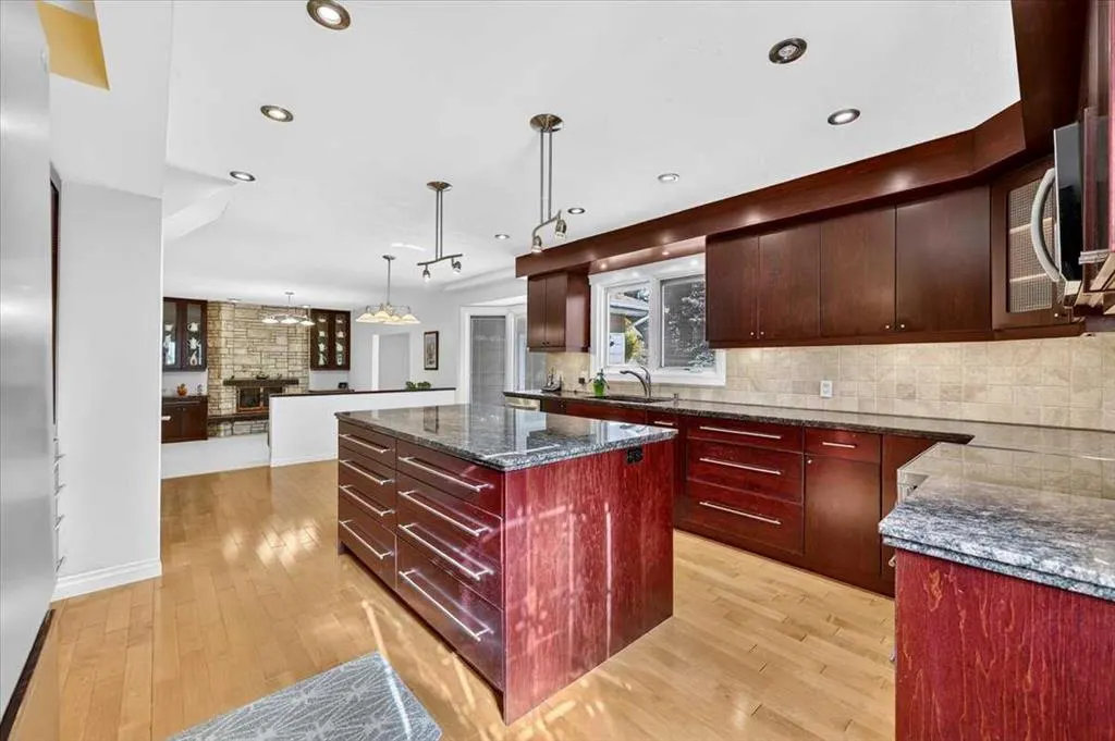 316 Parkland Way SE