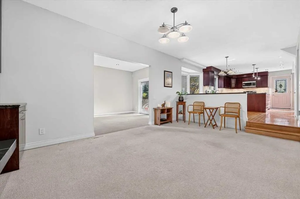 316 Parkland Way SE