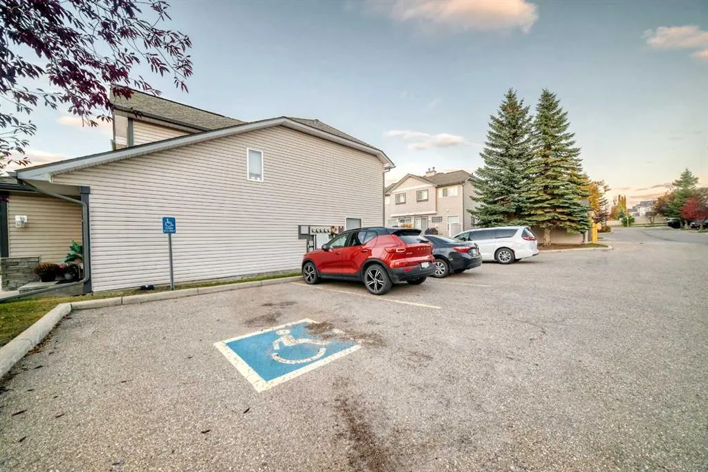 187 Millview Green SW