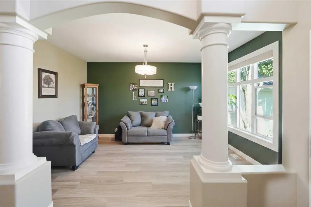 8 Drever Close