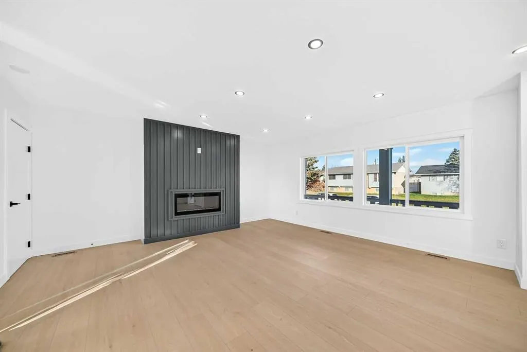 911 Penmeadows Road SE